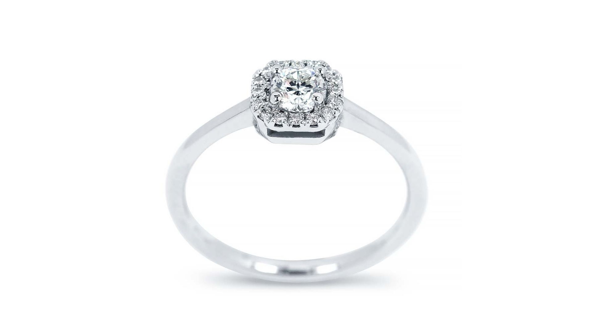 Fehér arany eljegyzési gyűrű a White & Black ékszer boltban Fehér arany eljegyzési gyűrű a White & Black ékszer boltban